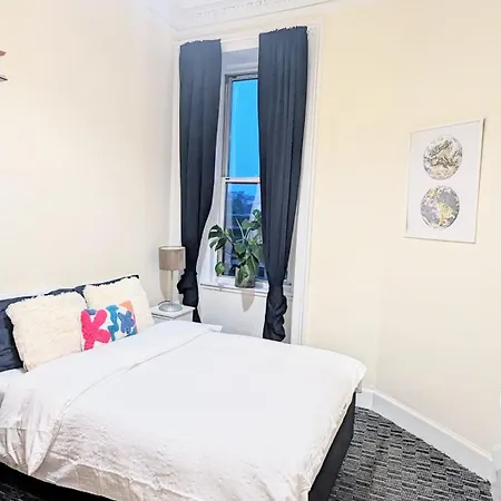 Edinburgh City Center Haymarket Double Room Exterior photo
